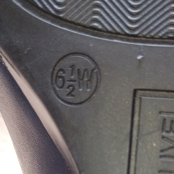 NWT.ISAAC MIZRAHI KIERRA DARK BLUE LEATHER & SUEDE ANKLE BOOTS, 6.5W - Picture 7 of 8